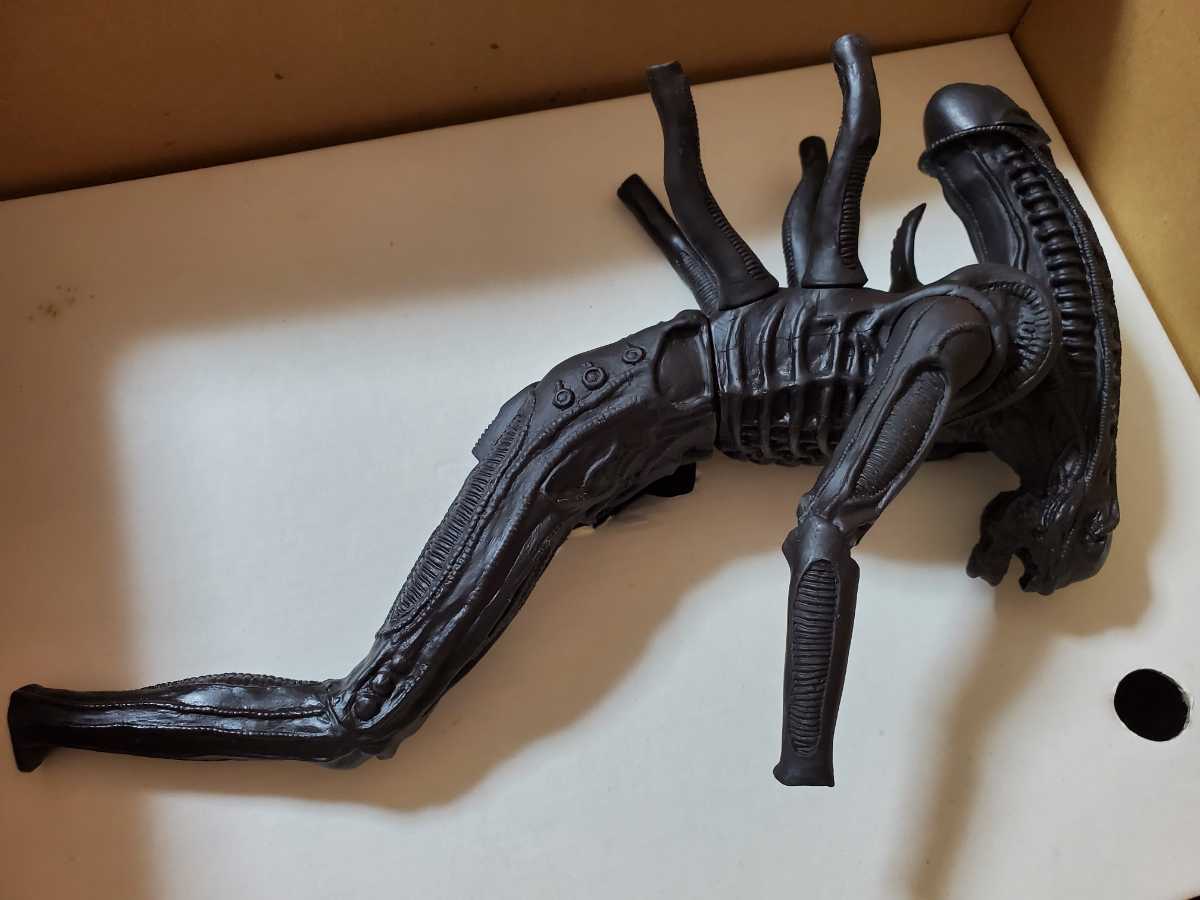  Kaiyodo ALIENS WARRIOR Alien 2.. Alien 1/9 scale box equipped!