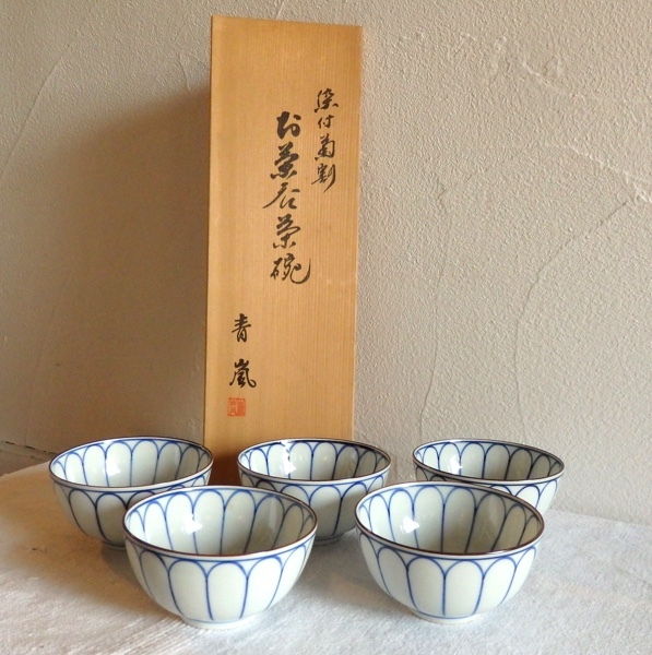 Yahoo!オークション - たち吉 青嵐 染付 菊割 お茶呑茶碗 湯呑 5 Yahoo!オークション - たち吉 青嵐 染付 菊割 お茶呑茶碗 湯呑 5