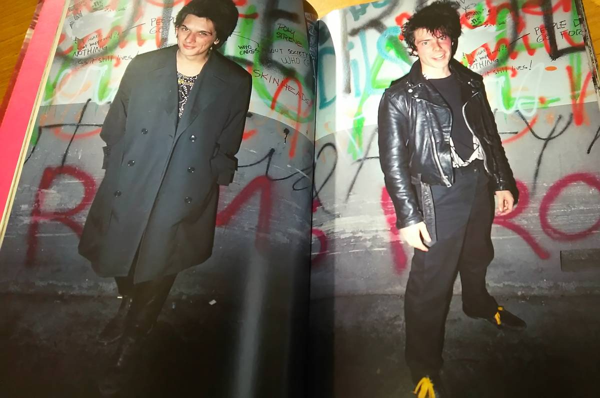 Yahoo!オークション - 洋書「WE'RE DESPERATE THE PUNK ROCK Yahoo!オークション - 洋書「WE'RE DESPERATE THE PUNK ROCK