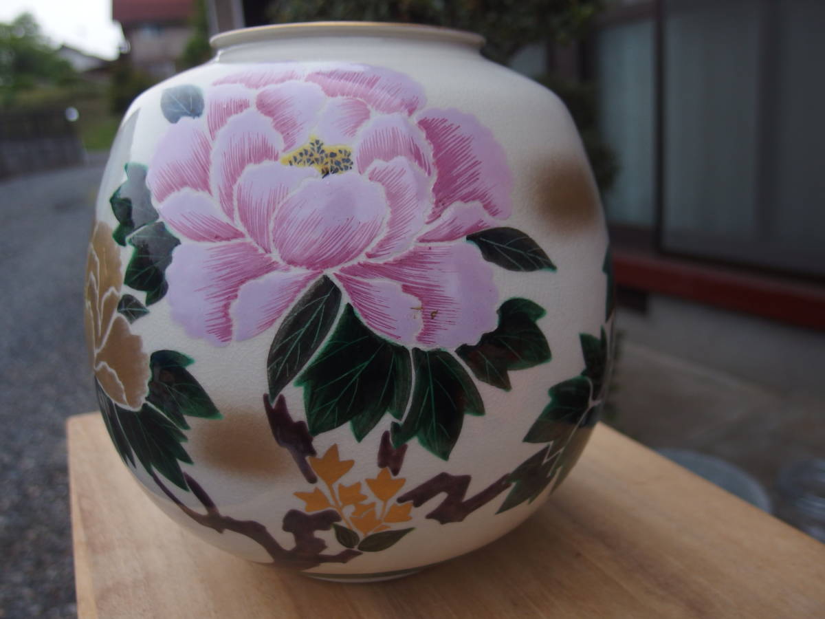 【1Ma07 O】中古美品 九谷焼 恕泉作 花瓶 花器 壷 「φ20cm x H22cm」金彩 牡丹図柄 希少 レア_画像1