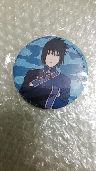 NARUTO -ナルト-　うちはサスケ　　中国風VER プラスチックバッジ　　 海外限定_画像1