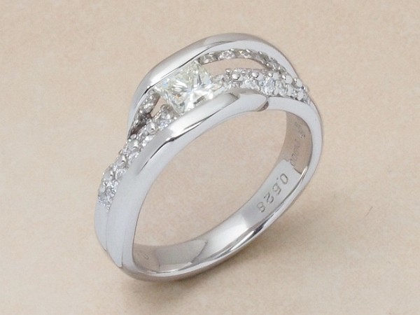 新しい季節 ダイヤモンド ルース 安い 0.3カラット 鑑定書付 0.325ct E