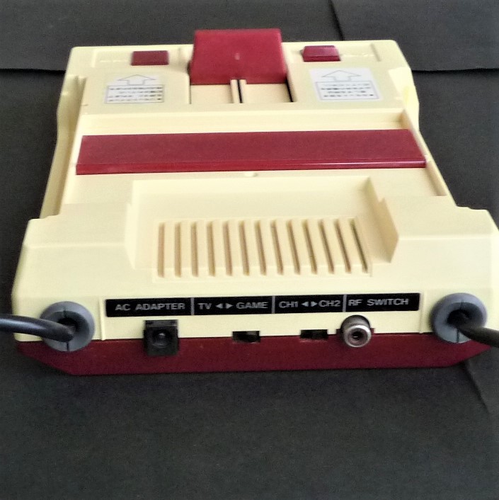 美品 FC 初代ファミコン 本体 ニンテンドー レトロ ゲーム機 外 美品 FC 初代ファミコン 本体 ニンテンドー レトロ ゲーム機 外