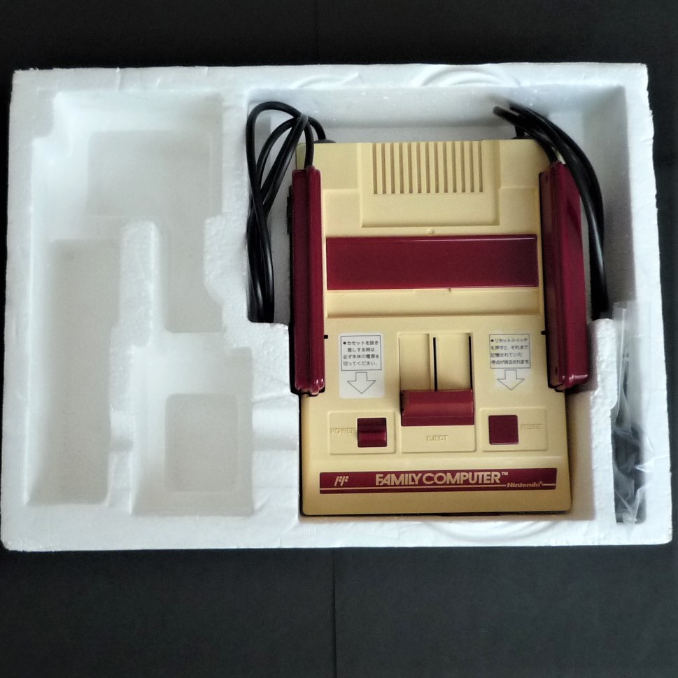 美品 FC 初代ファミコン 本体 ニンテンドー レトロ ゲーム機 外 美品 FC 初代ファミコン 本体 ニンテンドー レトロ ゲーム機 外