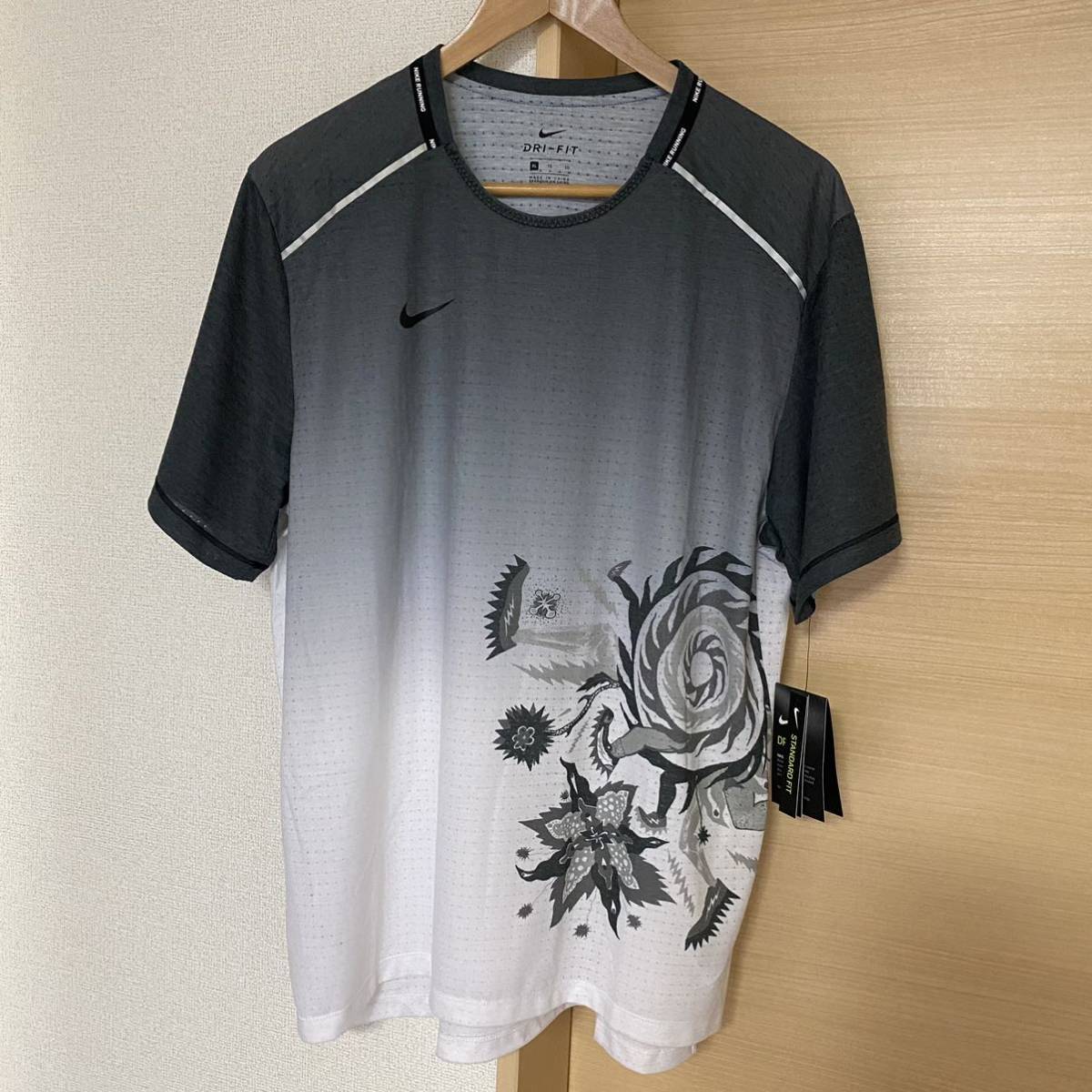 新品 NIKE Tシャツ XL DB3930 ライズ 365 ワイルド ラン ナイキ ランニング トレーニング DRI-FIT 半袖シャツ 送料無料 送料込 速乾 010