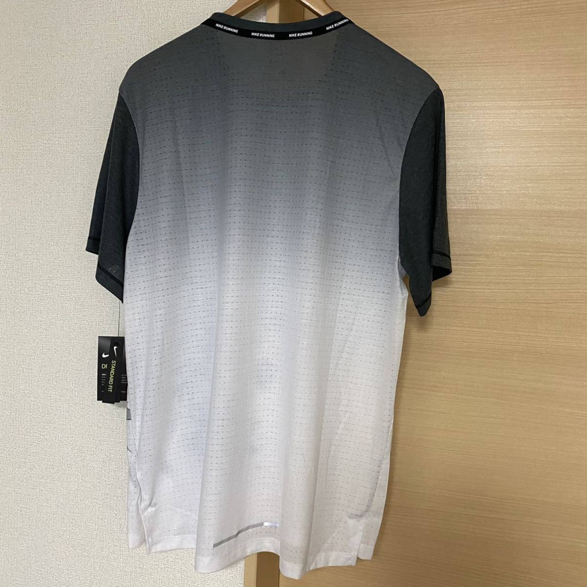 新品 NIKE Tシャツ XL DB3930 ライズ 365 ワイルド ラン ナイキ ランニング トレーニング DRI-FIT 半袖シャツ 送料無料 送料込 速乾 010