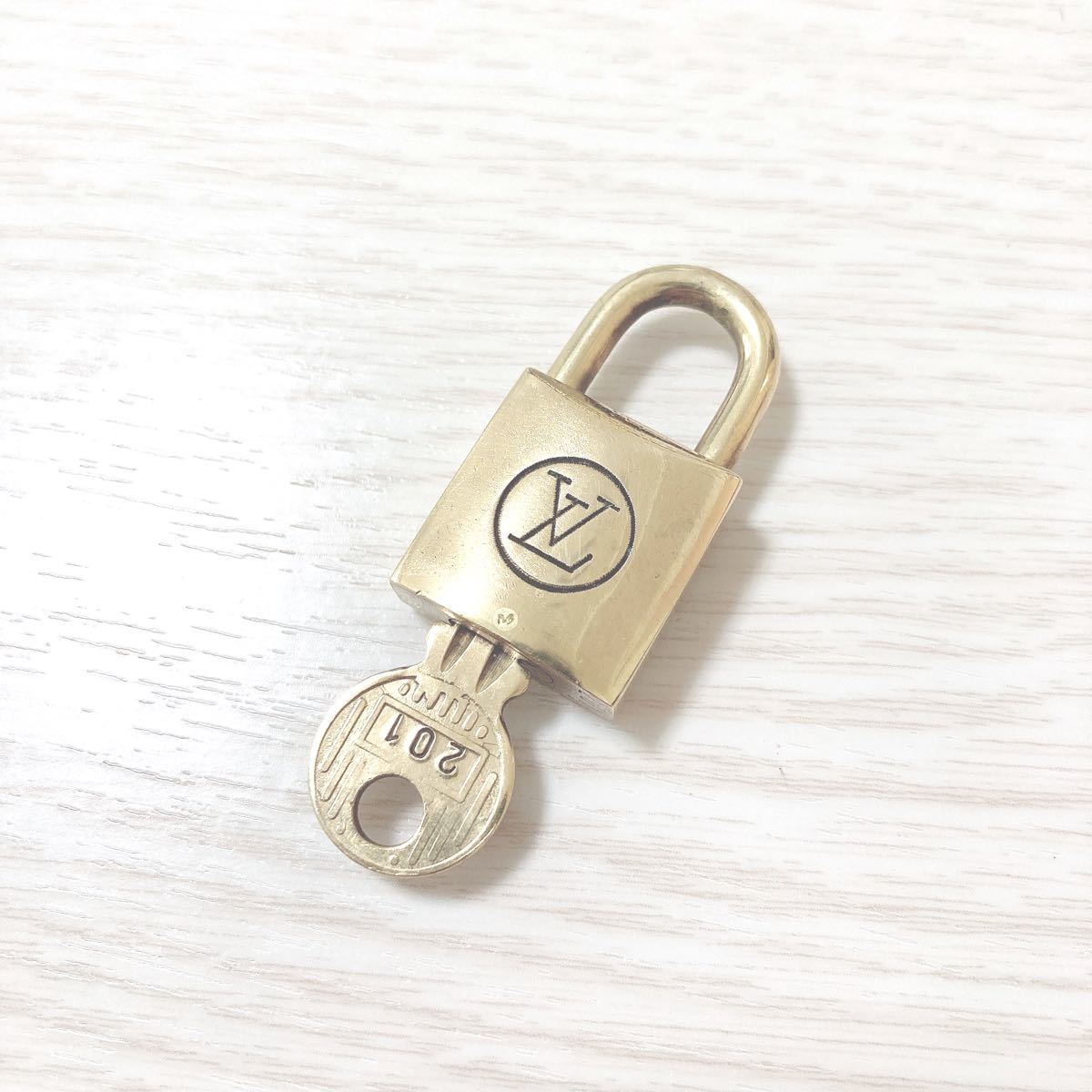 ルイヴィトン パドロック 南京錠 ヴィンテージ 旧タイプ|Yahoo ルイヴィトン パドロック 南京錠 ヴィンテージ 旧タイプ|Yahoo