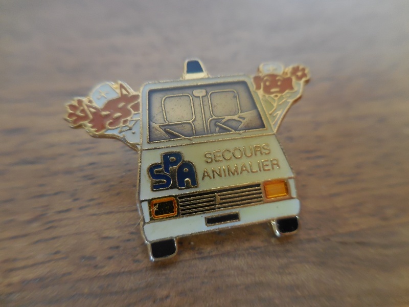 フランス☆古いピンズ 【SPA SECOURS ANIMALIER】 ピンバッジ PINS ピンバッチ ねこ 猫 ネコ いぬ 犬 イヌ_画像2