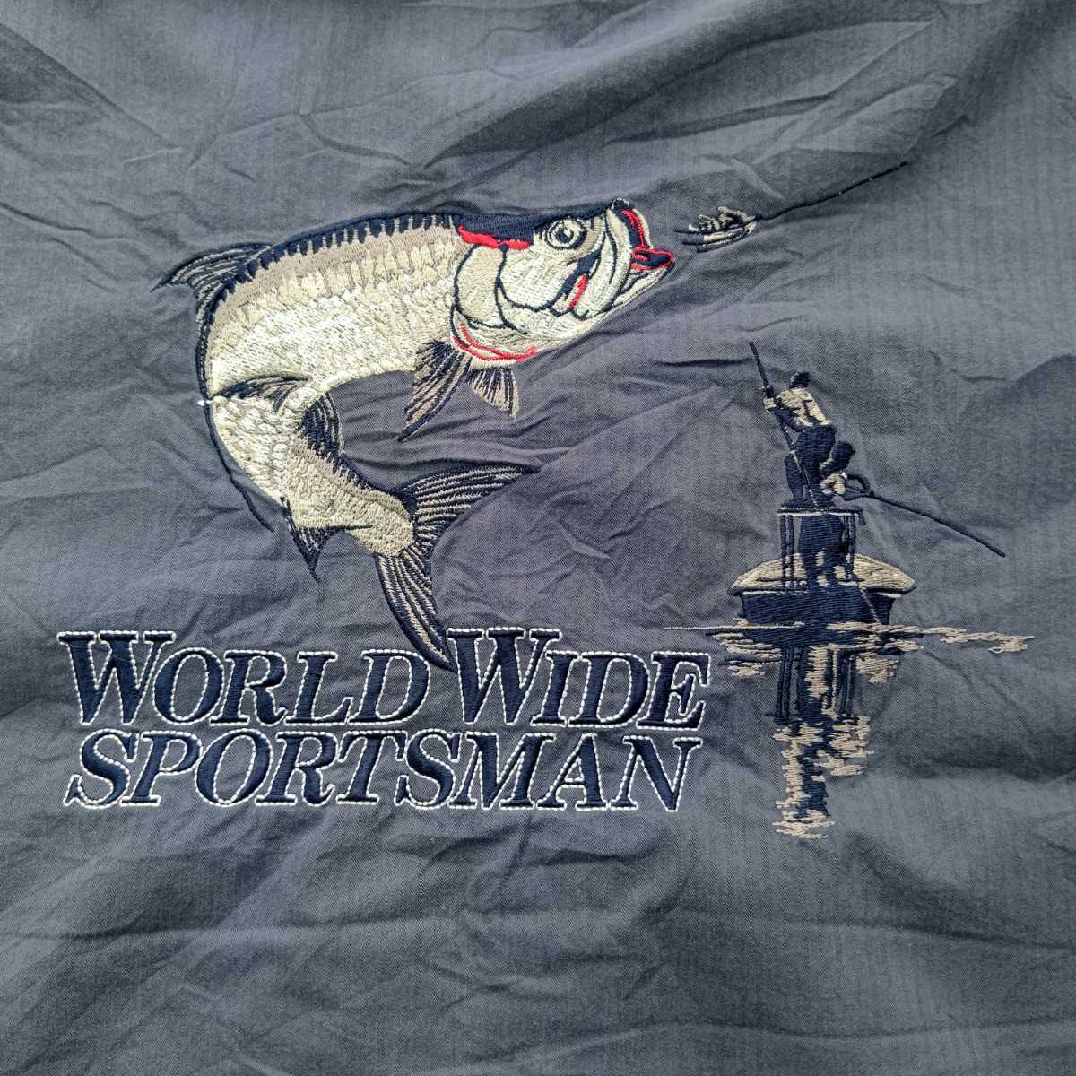 A192 WORLD WIDE ワークシャツ 半袖 Lサイズ 大きめ 刺繍 バス釣り フィッシング スポーツ ルアー XL フィッシャーマン 渓流 古着 アメリカ_画像2