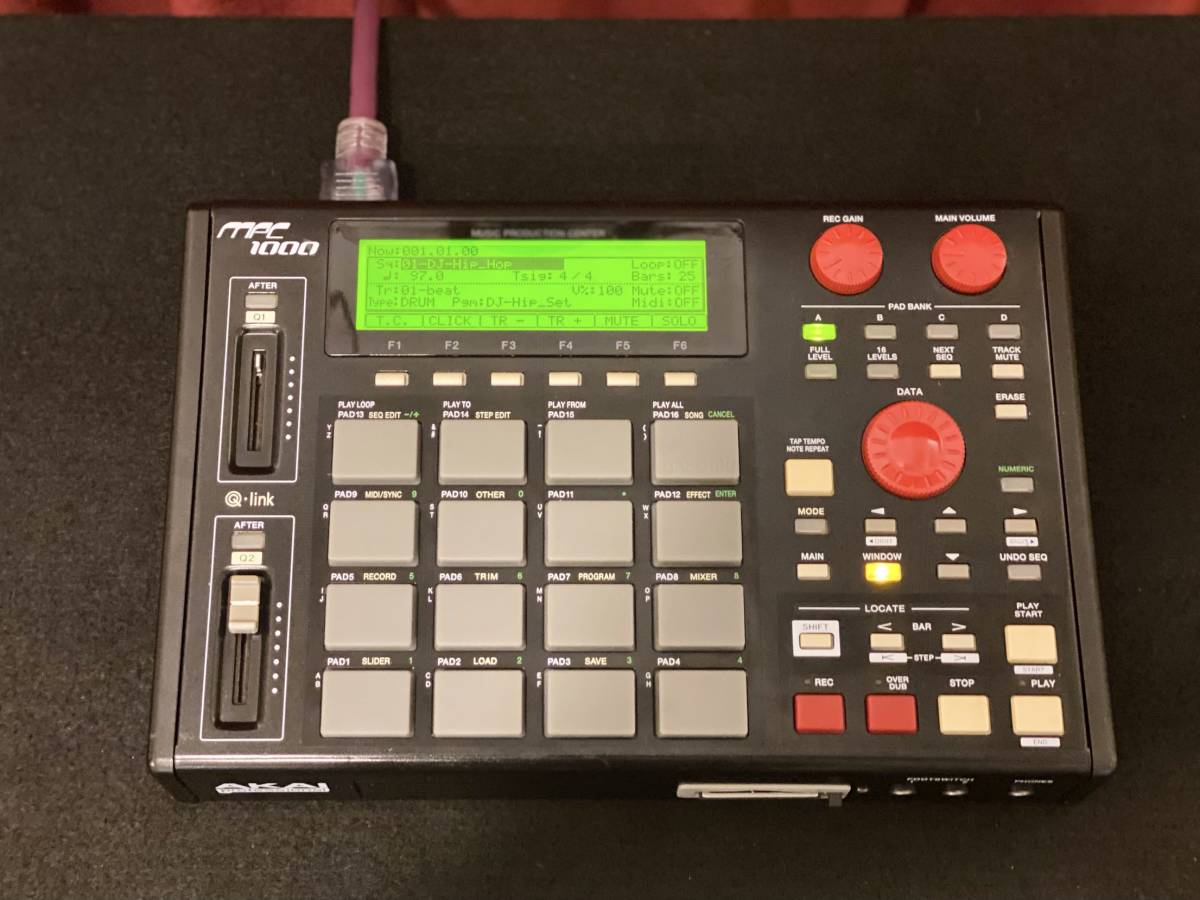 ( 専門店カスタム ）Fat Pad 仕様 AKAI MPC1000 BK. JJOS 128MBメモリ増設済み サンプラー　MPC2000 DTM  MPC3000 SP1200 MPC60 JUNO