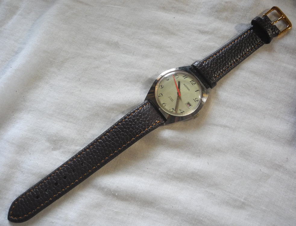 スイス製 アンティーク時計 Adora 機械式手巻き時計 カレンダー 完動品 美品！ 17石 ヨーロッパ 新品ベルト_画像2