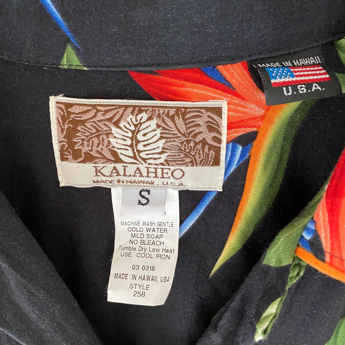 カラヘオ　アロハシャツ　USA製　ハイビスカス　花柄　総柄　レーヨン100%　黒  半袖シャツ  ハワイ 和柄 サンサーフ メンズ