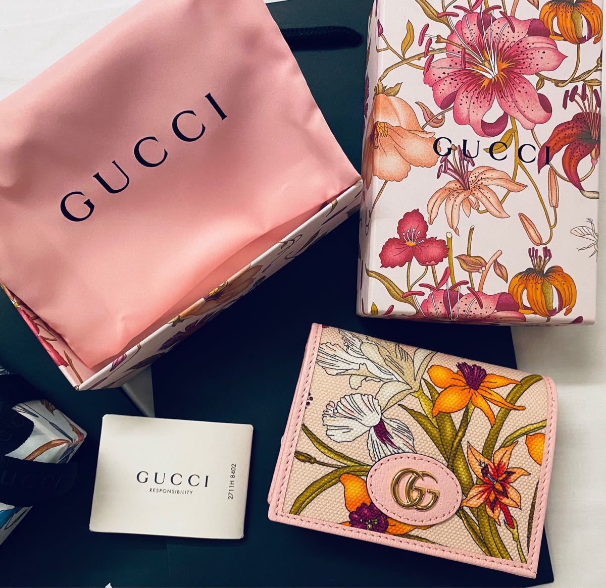 グッチ【GUCCI】花柄フローラ折財布 日本限定フラワー 二つ折り財布