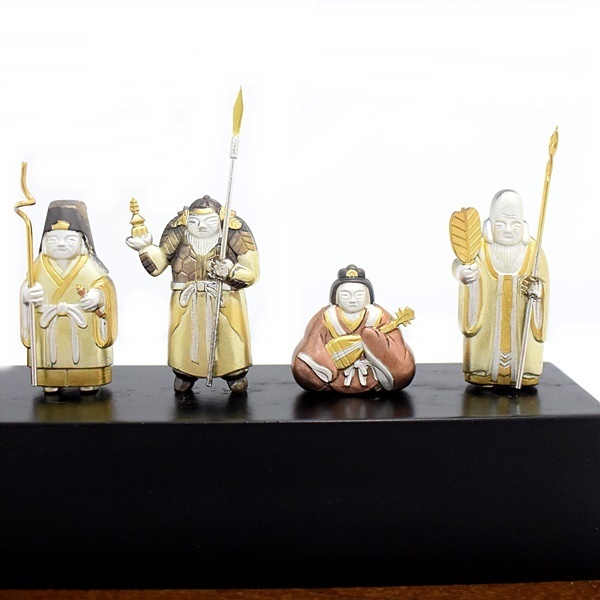 純銀製/武比古作/七福神/彫金銀製置物/ガラスケース付 純銀製/武比古作/七福神/彫金銀製置物/ガラスケース付