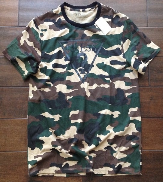 【既決USA】GUESS Los Angeles ・ ゲス ロサンゼルス@完売胸元【GUESS】ロゴ入半袖Tシャツ【GUESS Men's Logo Graphic Camo Tee】迷彩柄@L_画像2