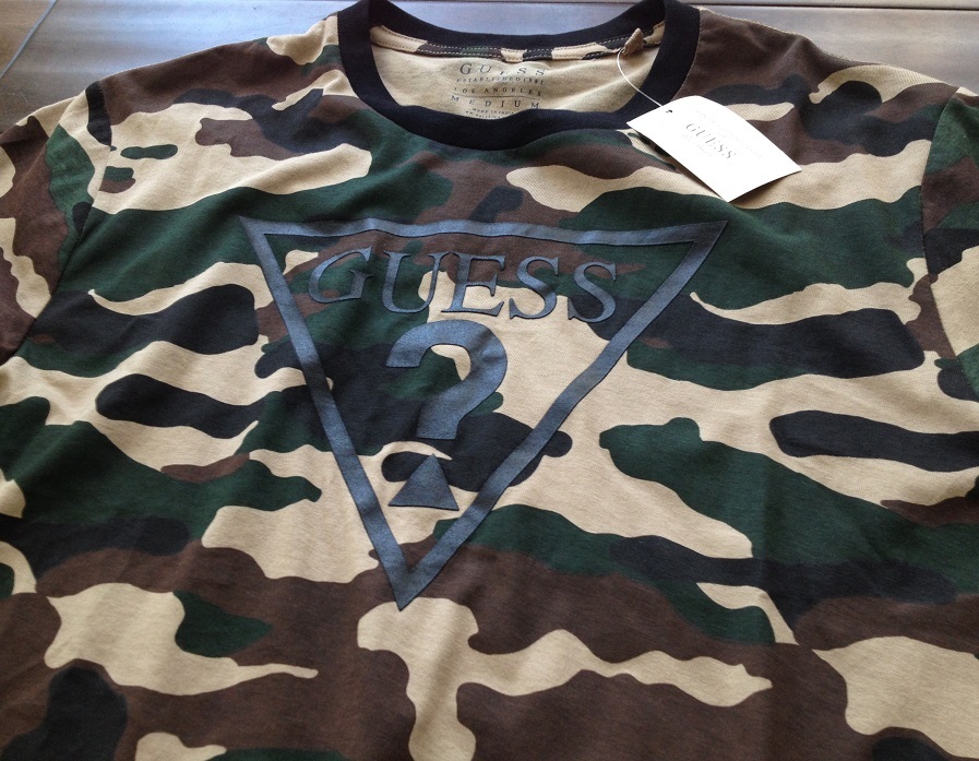 【既決USA】GUESS Los Angeles ・ ゲス ロサンゼルス@完売胸元【GUESS】ロゴ入半袖Tシャツ【GUESS Men's Logo Graphic Camo Tee】迷彩柄@L_画像9