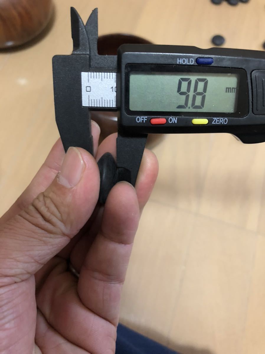 蛤碁石 白石 9.9mm 182個 那智黒石181個 楠木 碁笥 囲碁 蛤碁石 白石 9.9mm 182個 那智黒石181個 楠木 碁笥 囲碁