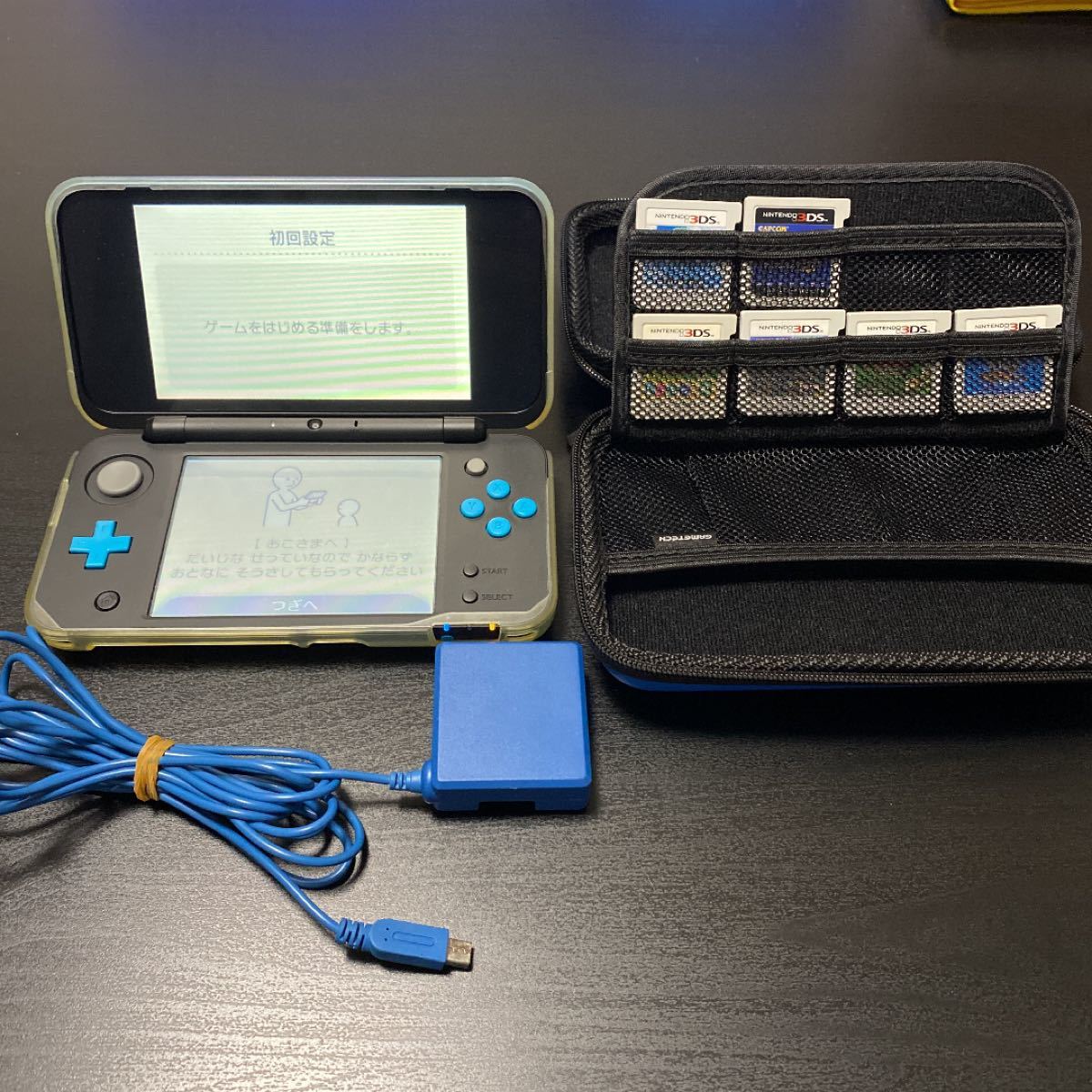 任天堂2DS LL本体、ゲームソフト、充電器、収納ケース
