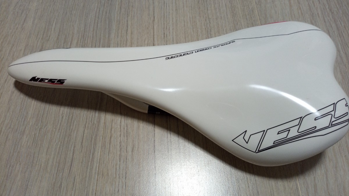 NESS フルカーボンサドル 軽量 142g