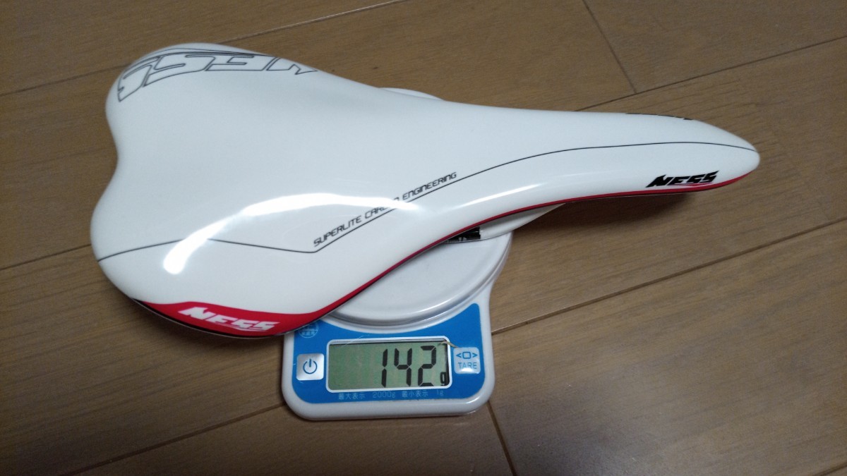 NESS フルカーボンサドル 軽量 142g
