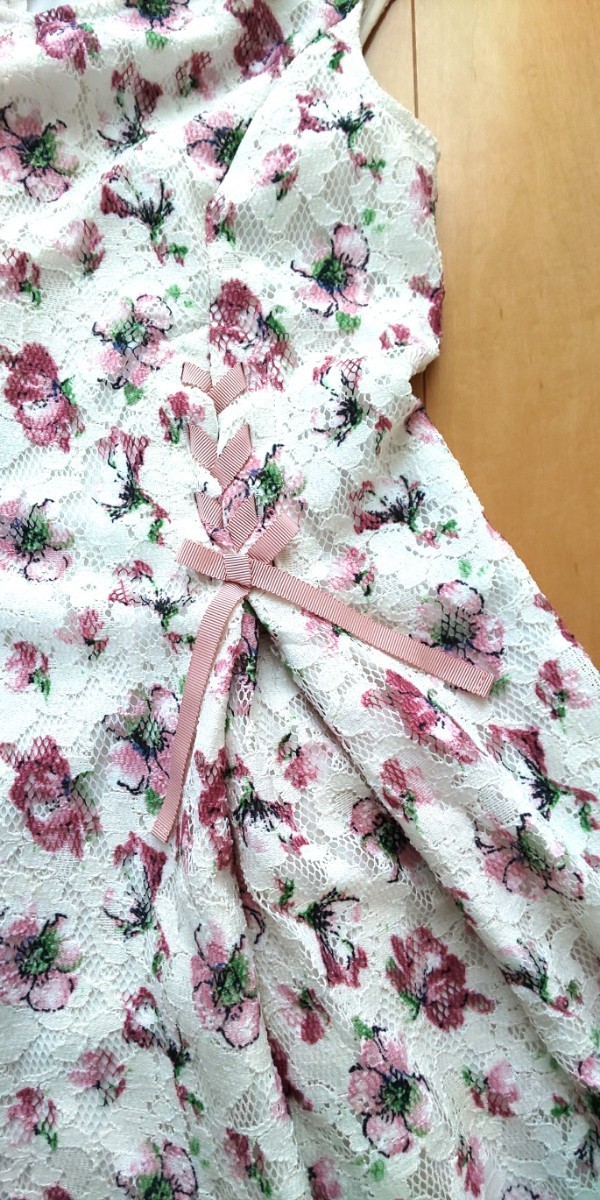 Paypayフリマ Feroux フェルゥワンピース 花柄 ノースリーブ Paypayフリマ Feroux フェルゥワンピース 花柄 ノースリーブ
