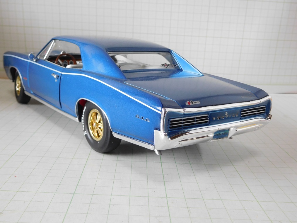 * Ertl 1/18 Pontiac GTO Royal Bobcat is - -stroke 1966