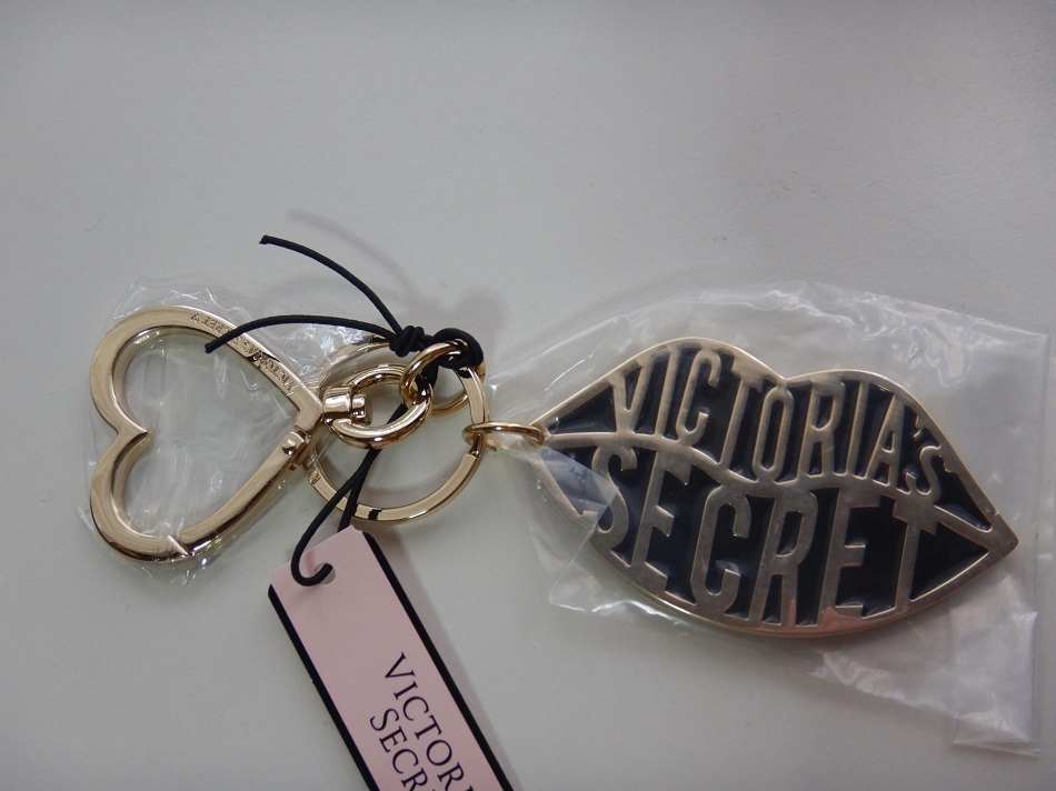 VICTORIA'S SECRET ヴィクトリアシークレット　キーホルダー キーリング　ハート　唇 くちびる　バッグチャーム　かわいい　おしゃれ　新品_画像1