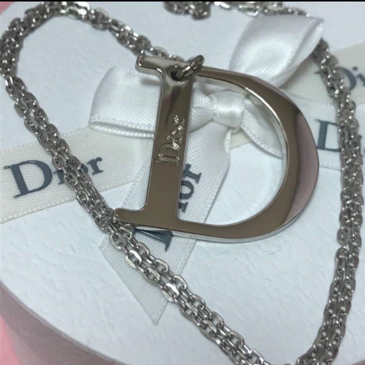 クリスチャンディオール Christian Dior トップ　シルバーカラー　ネックレス　上品　大人気　Instagram