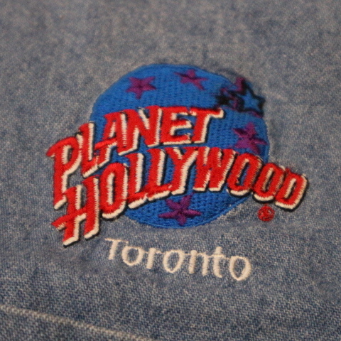 90s PLANET HOLLYWOOD デニム ボタンダウンシャツ プラネットハリウッド Toronto 企業 レストラン 映画 ロゴ 刺繍 長袖 シャツ_画像3