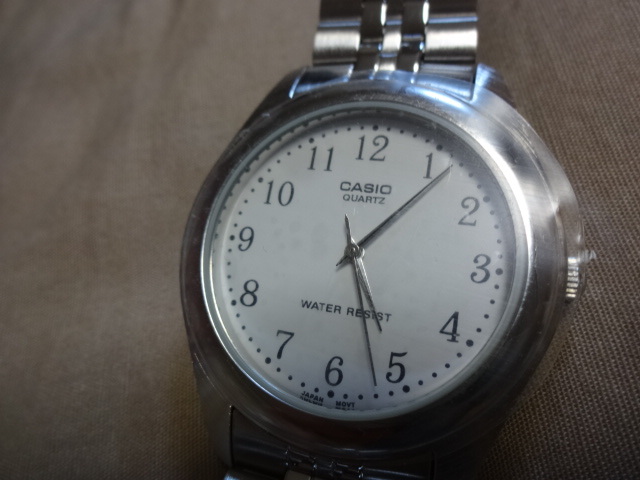 送料無料　新品未使用品　カシオ　メンズ腕時計　MTP-1129　1330　文字盤ホワイト　本体シルバー_画像2