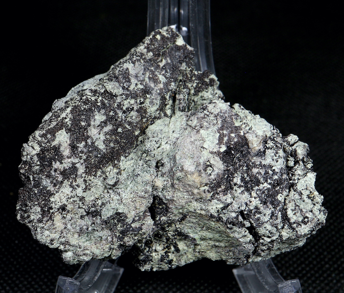 SALE メラナイト ガーネット 灰鉄柘榴石 原石 82 7g AND024 鉱物 標本 原石 天然石