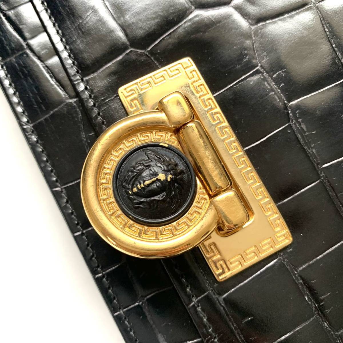 Versace ヴェルサーチ メデューサ ショルダーバッグ クロコ型押し 黒系