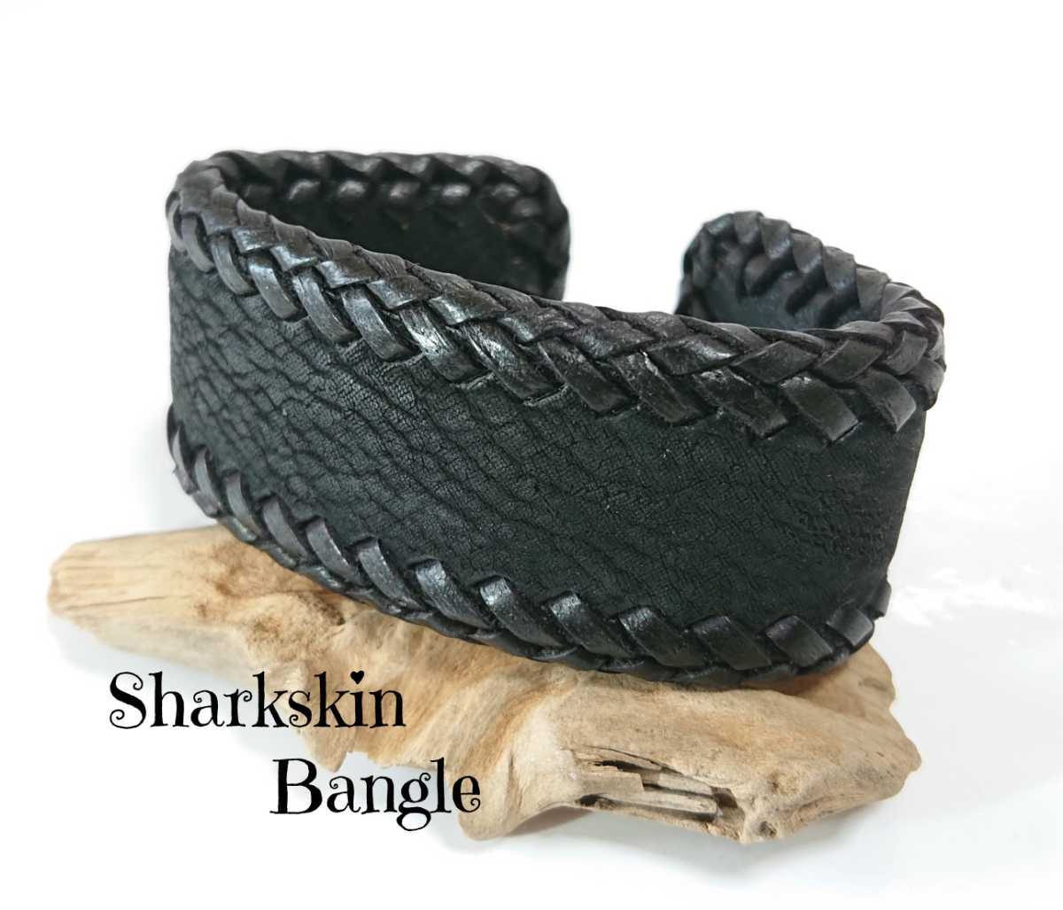 3670 original leather Shark s gold bangle . leather black same leather real leather wire entering size adjustment possibility bracele wide wide width black stylish 