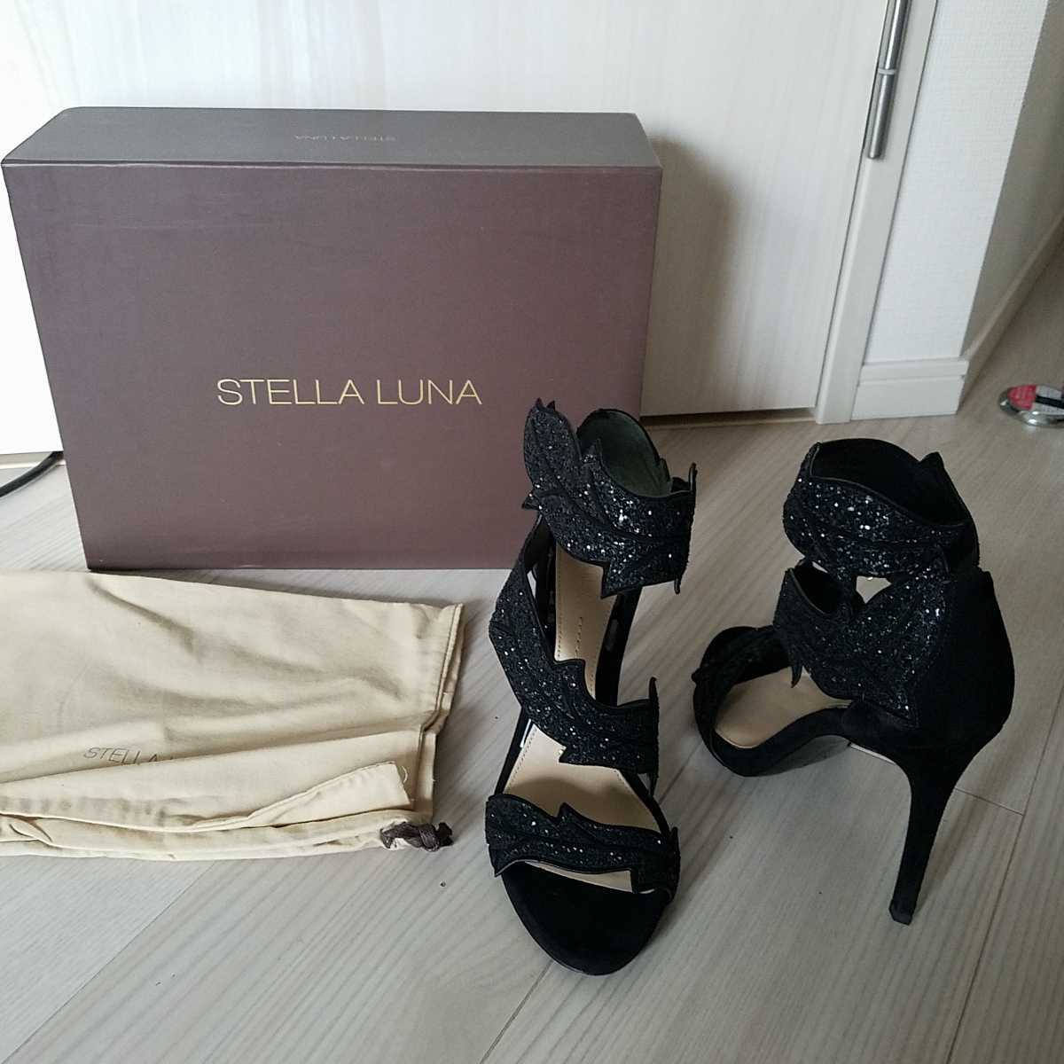 STELLA LUNA美品スパンコールハイヒールサンダル35黒 年間ランキング6年連続受賞 低価格の