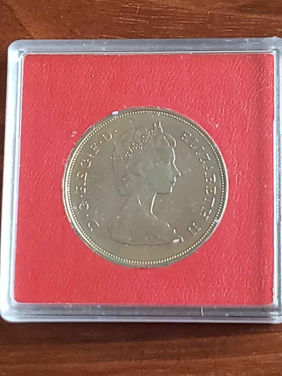 ①1981年英国チャールズ皇太子殿下ご成婚記念クラウン貨　ダイアナ妃　エリザベス二世　 イギリス　 記念硬貨