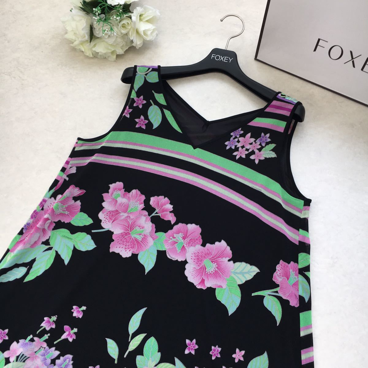 美品】LEONARD レオナール カンカン素材 花柄 ワンピース 送料 美品】LEONARD レオナール カンカン素材 花柄 ワンピース 送料