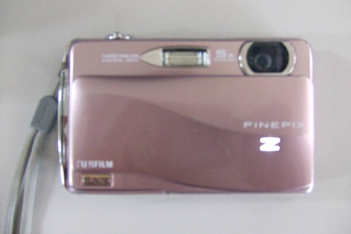 ジャンク　FUJIFILM 富士フイルム　デジタルカメラ　FinePix Z700EXR 　ファインピクス　充電器付き_画像3