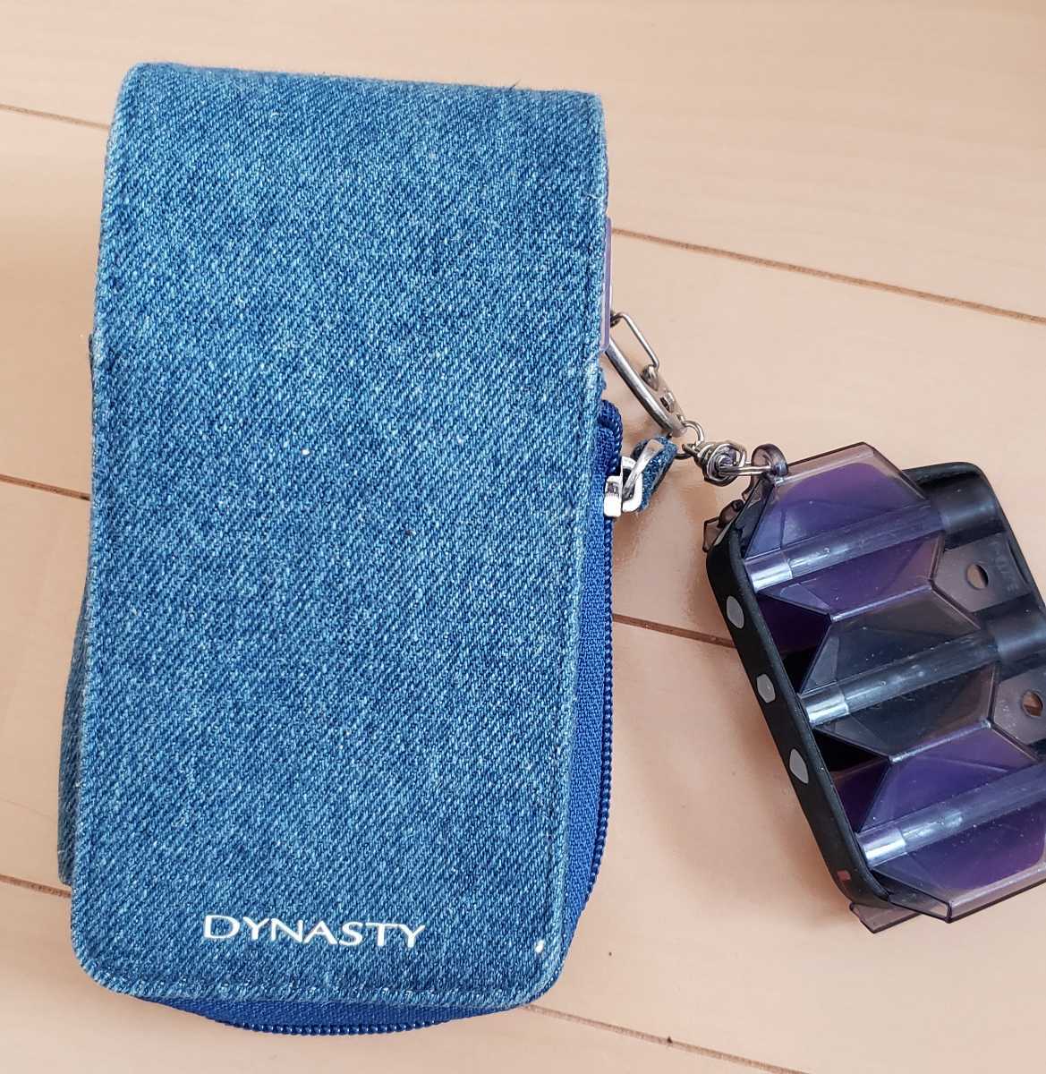 DYNASTY ダイナスティー ケース ダーツ用品 矢 まとめてセット◇中古 - ダーツ、矢 DYNASTY ダイナスティー ケース ダーツ用品 矢 まとめてセット◇中古 - ダーツ、矢