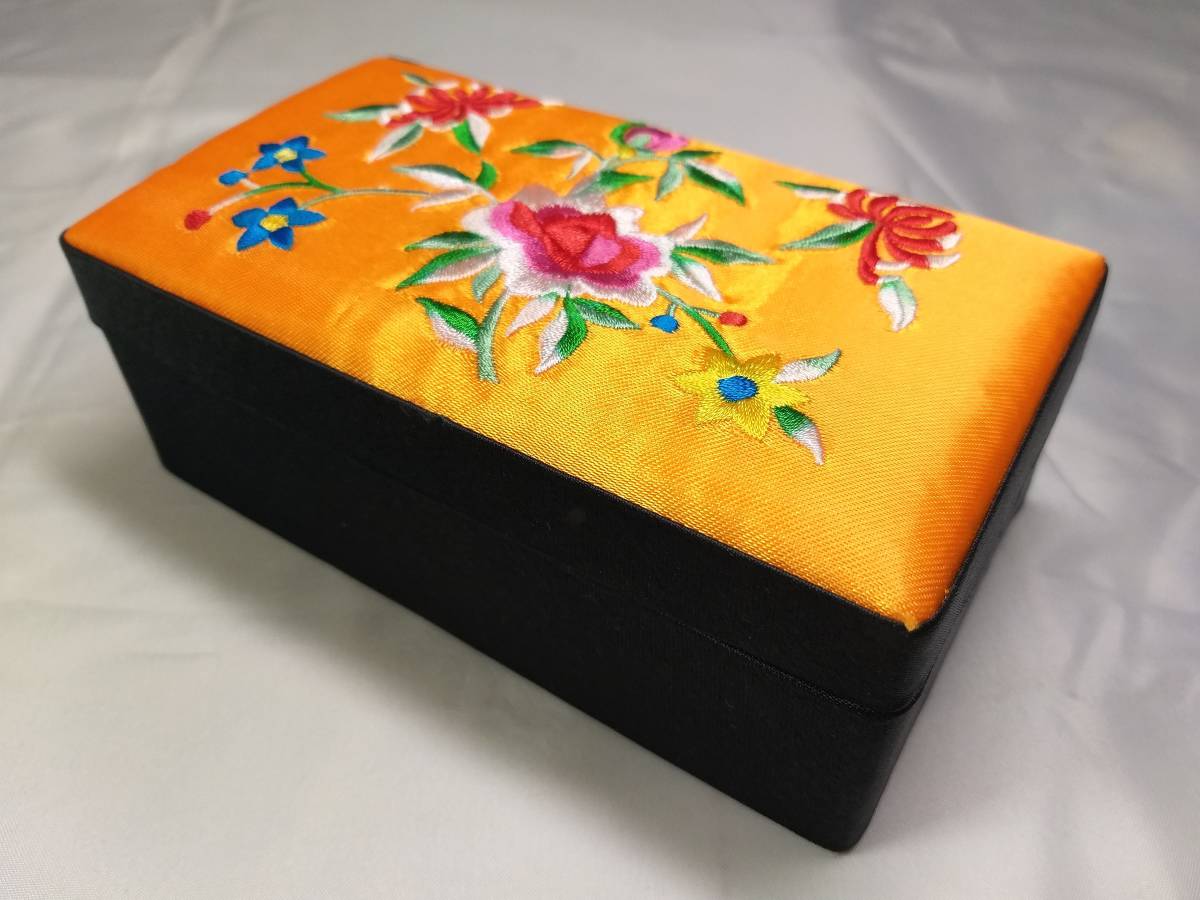 ! prompt decision [.] top class goods embroidery silk pasting handicraft goods,.. sphere vessel, accessory etc. exclusive use . warehouse box ( case ) new goods Noh