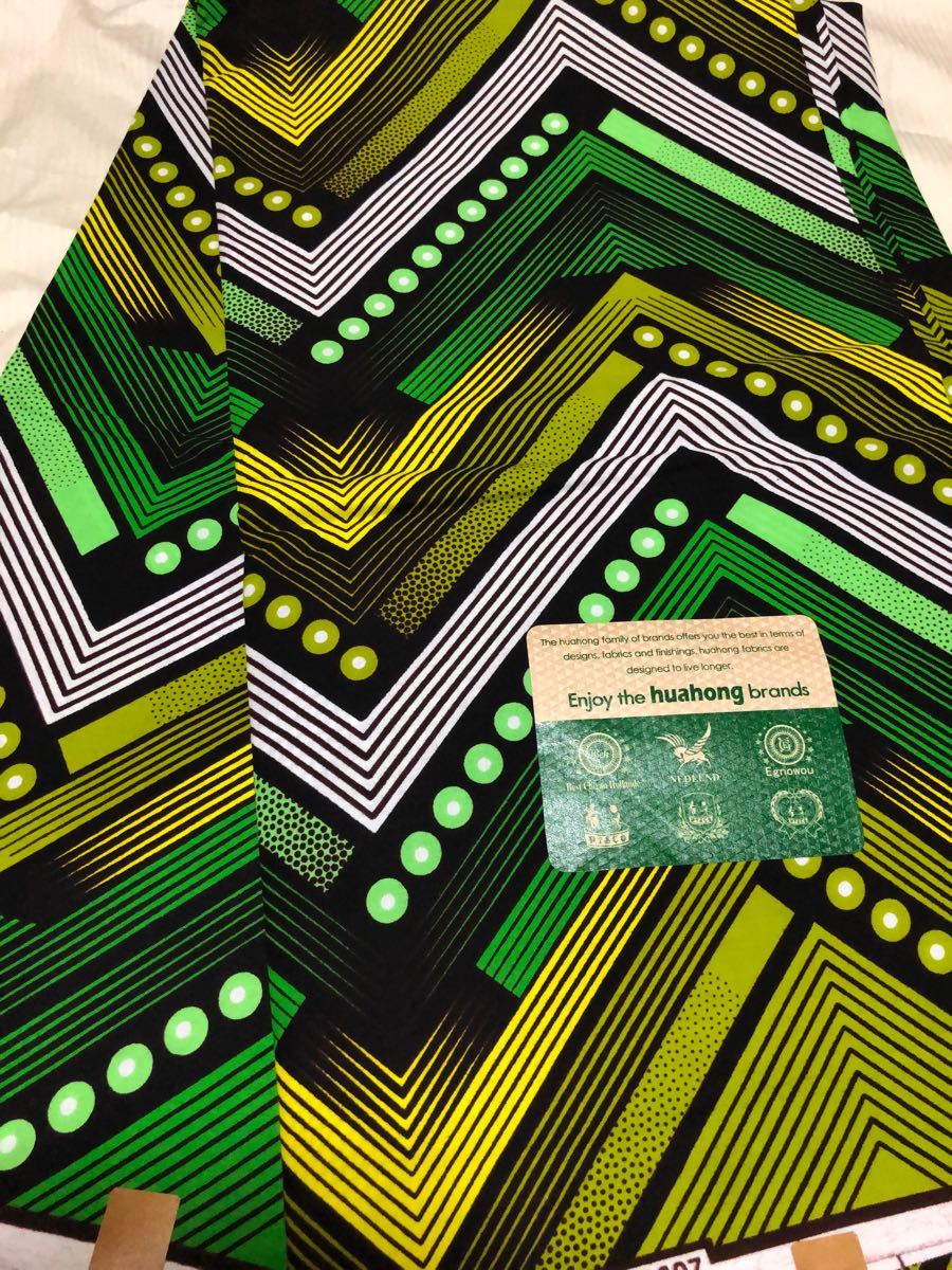 c105 アフリカンプリント　アフリカ布　ワックス加工　綿100% グリーン