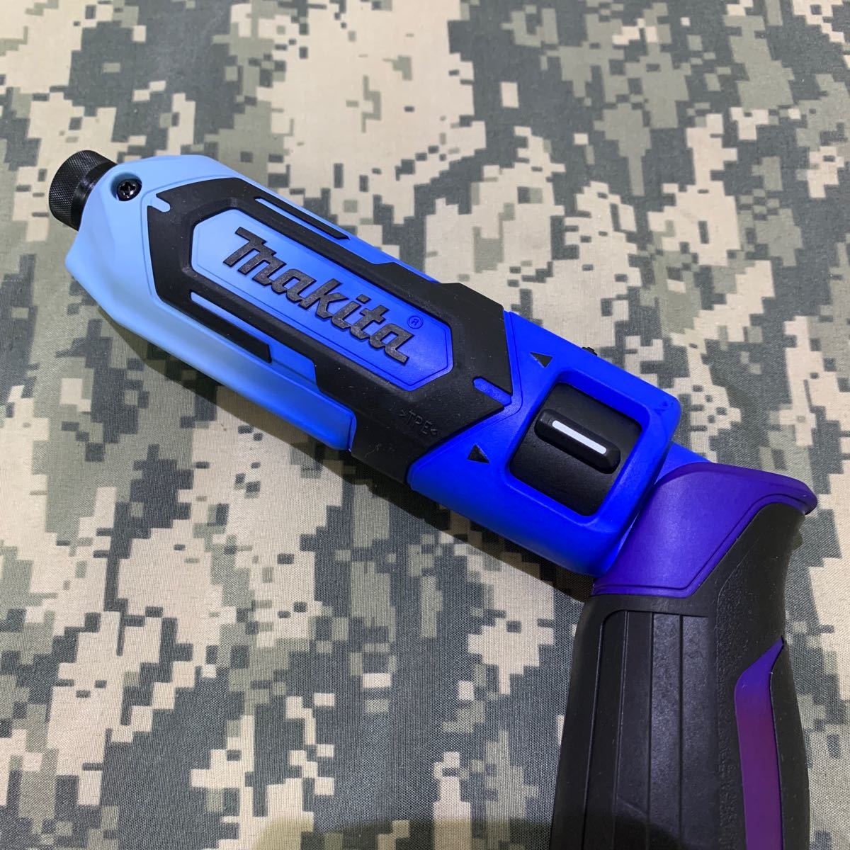 マキタ TD022 ブルー系グラデーション 本体のみ ペンインパクトドライバー