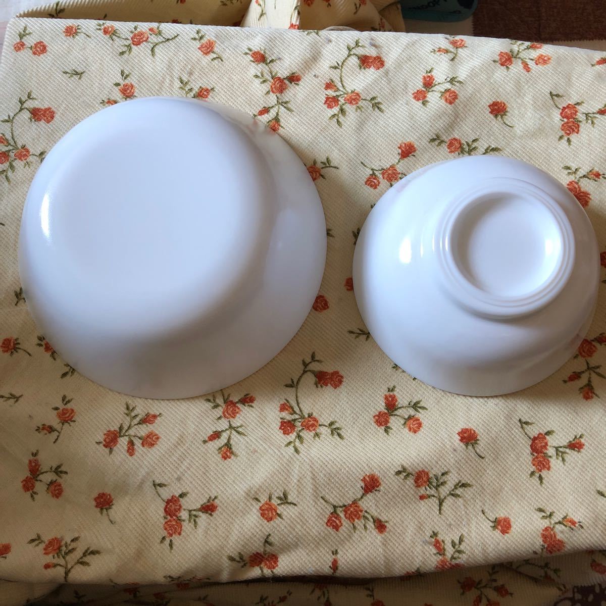 強化ガラス　白いお皿　　サラダボール大4枚　小2枚