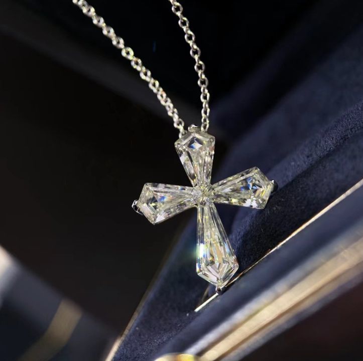 高炭素ダイヤモンド クロス ペンダント シルバー 925 十字架 レディース クリスチャン ハイカーボン 人工ダイヤ