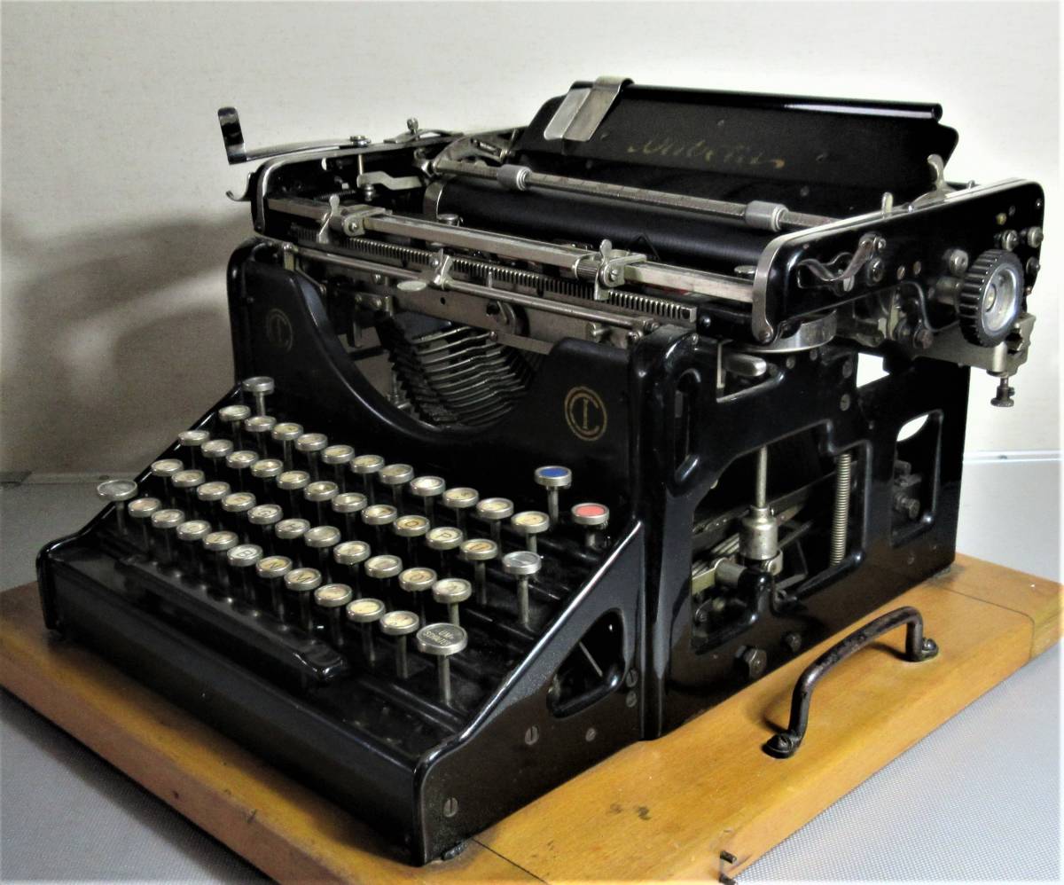 オリベッテイ・百年前のタイプライター「M20」・Olivetti 商品细节