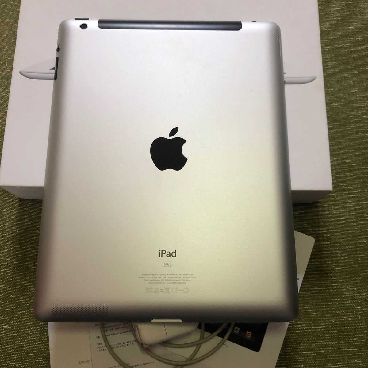 iPad 第3世代　A1430 wifi+Cellular 64GB MD371J/A Apple 箱あり