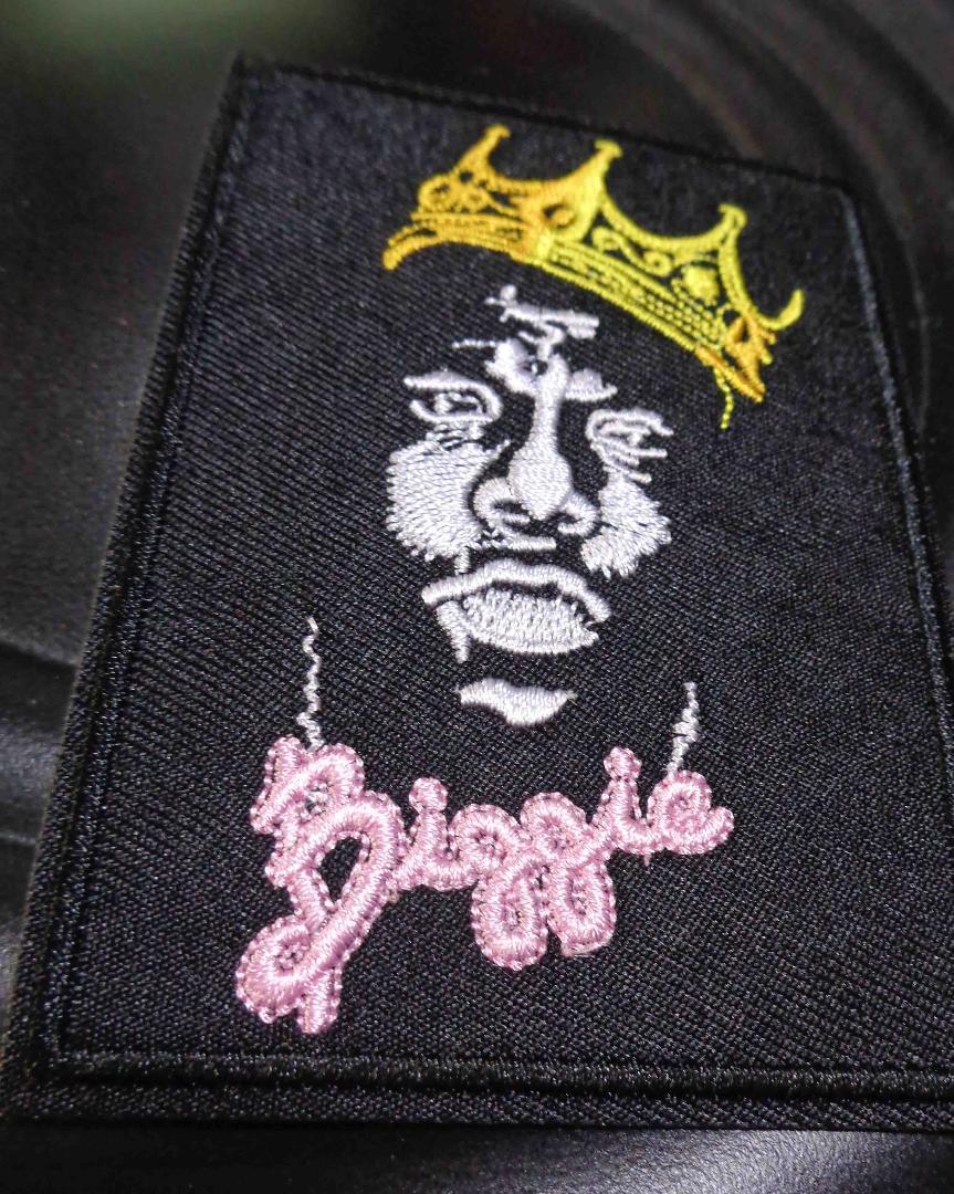 四角◆新品ノトーリアスThe Notorious B.I.G） ビギー（Biggie）　ビッグ（BIG)　ラップ　ラッパー　ヒッポホップ　刺繍ワッペン（パッチ）