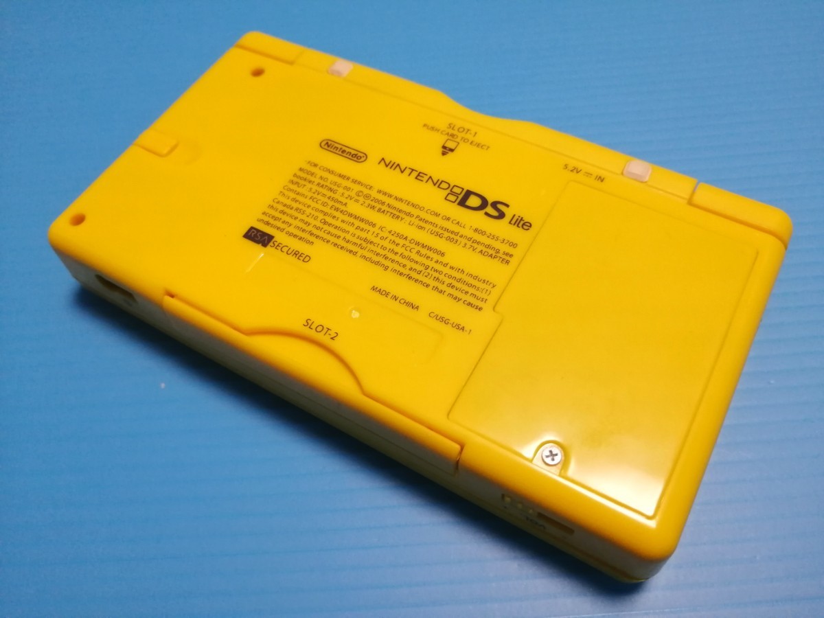 任天堂 ニンテンドーDS Lite　ピカチュウイエロー外装交換品　&　ポケットモンスターホワイト　&　ディズニースポーツサッカー