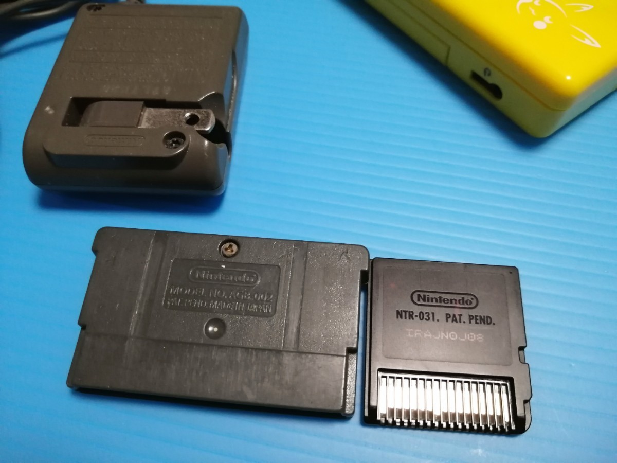 任天堂 ニンテンドーDS Lite　ピカチュウイエロー外装交換品　&　ポケットモンスターホワイト　&　ディズニースポーツサッカー