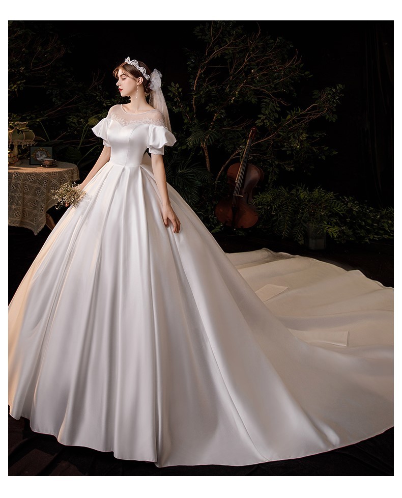 H007a ヨーロッパ風 ウェディングドレス トレーン バルーンスリーブ 白