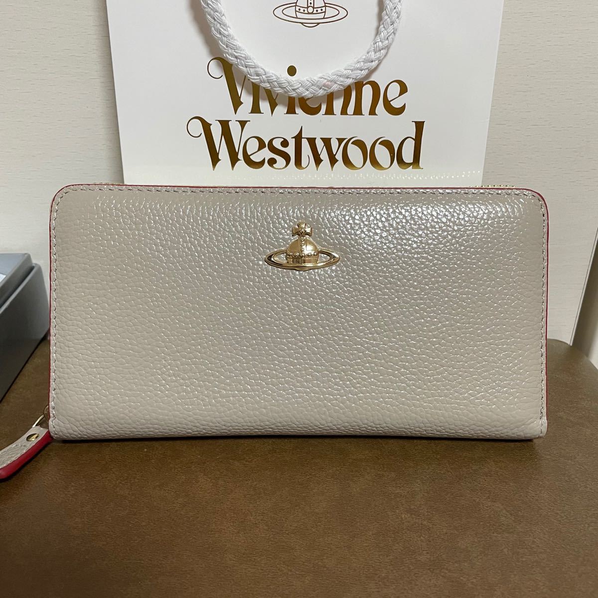 Vivienne Westwood ヴィヴィアンウエストウッド 長財布 グレージュ  ラウンドファスナー長財布